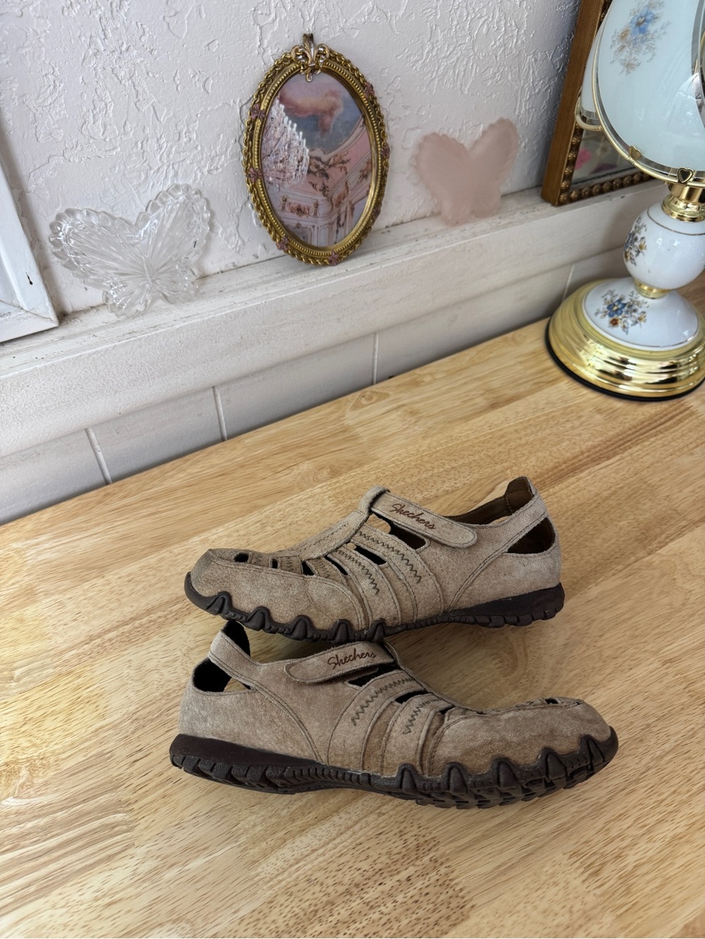 2000’s Skechers Tan Suede Fisherman Mary Jane Shoes Size 6 Retro Indie Sporty